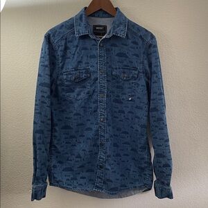 Wesc Blue Denim Shirt mountain scene design made in Sweden 100% cotton M